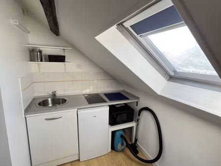 beau studio meublé  20 m² à maubeuge proche  gare