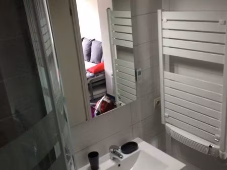 location studio meublé