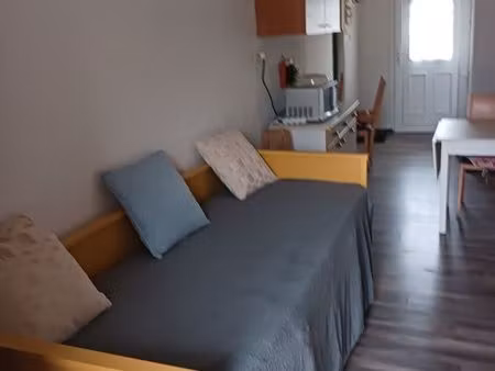 location studio meublé