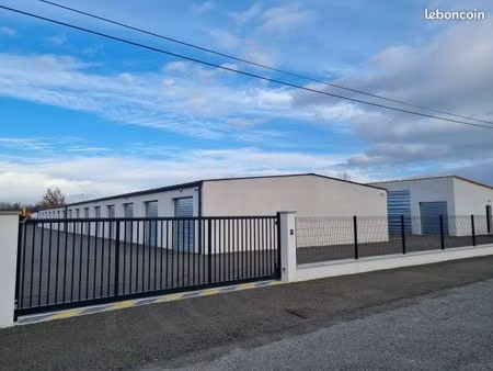 location box de stockage / garde meuble / dépôt / garage