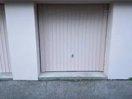 location box fermé dans résidence sécurisée