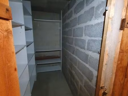 cave saine bétonnée 3.4m² 8.4m³ vincennes