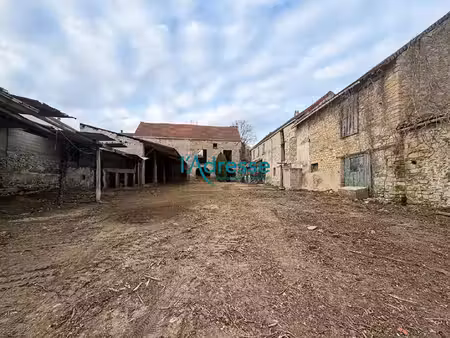 attention au potentiel énorme de ce corps de ferme