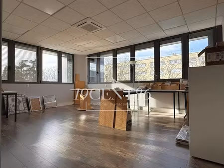 vente locaux professionnels 81.19 m² à bron (69500)  129 000 €