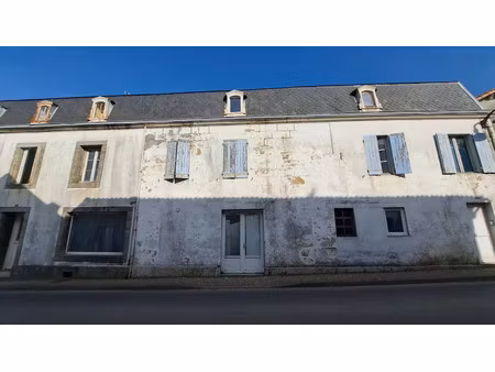 vente immeuble 0 pièces 273 m² à azay-sur-thouet (79130)  45 000 €