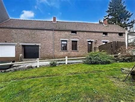 maison 3 façades avec beau potentiel