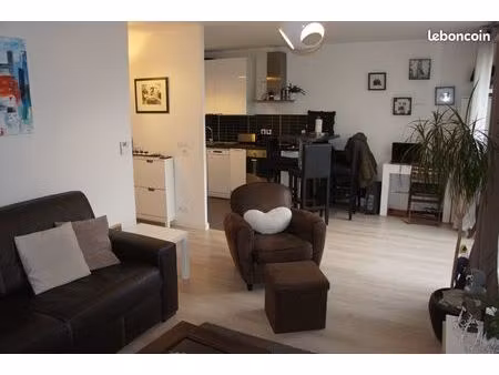 grand studio avec balcon haut standing créteil pointe du lac