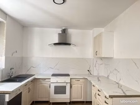 location maison de village