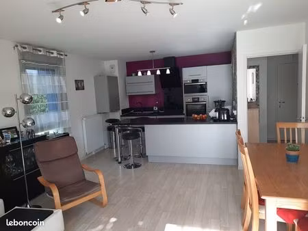 appartement t2 meublé à louer en rdc avec garage terrasse et jardin privé au sein d'une ré