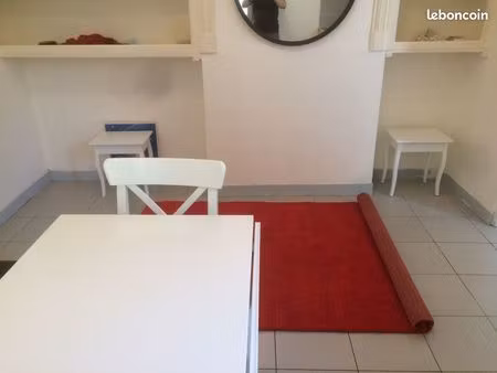 appartement de type 2 meublé place saint anne proche de la fac et hopital bretonneau