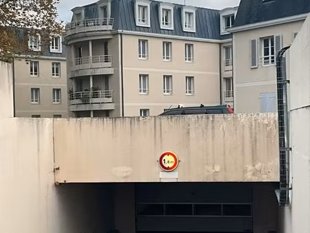 garage fermé en sous sol d une résidence