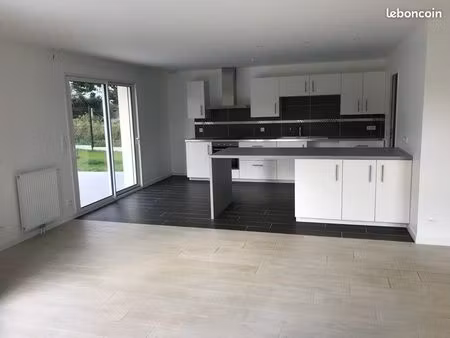 maison récente de plain pied