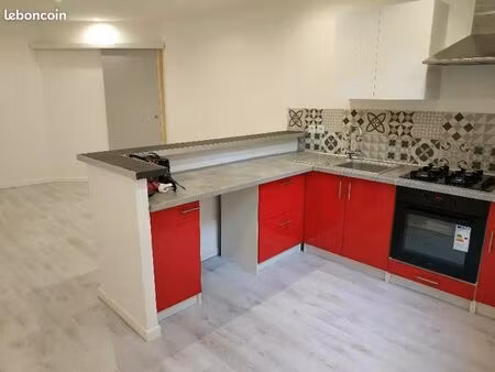 loue apt centre ville appart. t2 46 m2 + cave 4m2 500/mois