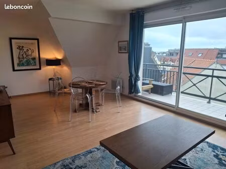 spacieux avec balcon et vue degagée