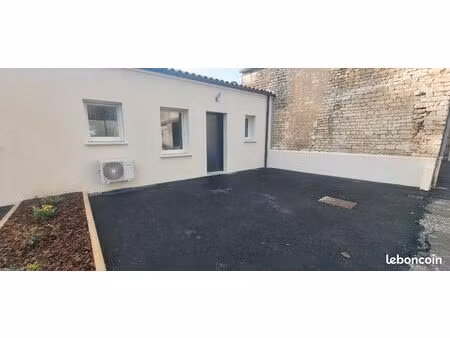 niort à 5 min a pied du centre ville t2 avec cour et parking