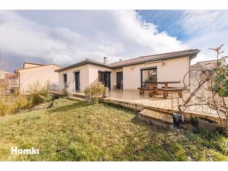 élégante maison familiale avec vue imprenable sur le puy de dôme – beaumont