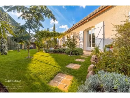 bellefond sur son superbe terrain de 731 m2 maison 6 pieces de 166 m2