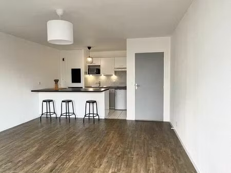 t2 · 48 m² · proche tram bordeaux 33300