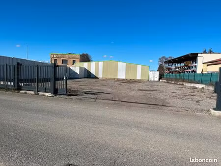 terrain avec container bureau