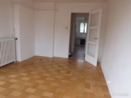 f2 lumineux à louer