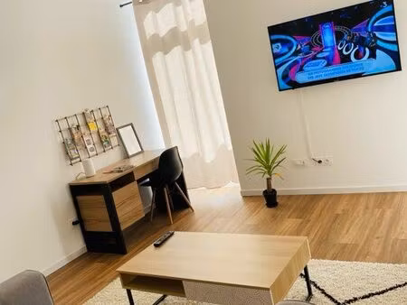 beau p2 meublé centre-ville avec terrasse