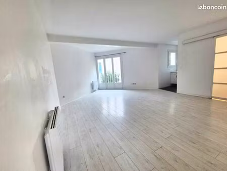 grand studio de 33m2 idéalement situé