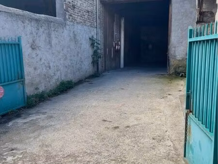 location grange 70 m² avec cour et deux appentis