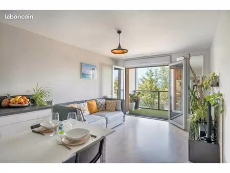 t2 meublé de standing proche tram