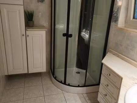 loue t2 spacieux et lumineux meublés