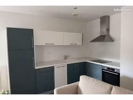 t3 duplex rénové avec grand garage – centre saint-pierre-en-auge