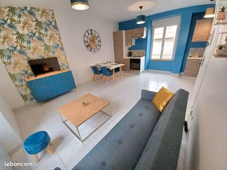 loue t3 meublé de 50m2   2 chambres  machine à laver + place de parking privée au pied de 