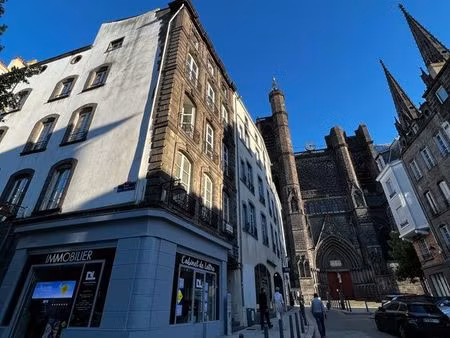 t1 meublé très lumineux - 2ème étage - cathédrale