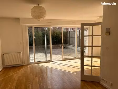 t4  place du barlet   grand appartement avec terrasse