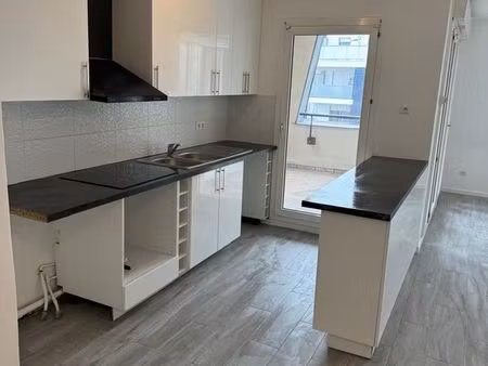 t3 70 m² refait à neuf – loggia 12 m² – 1350 cc – proche tram t4