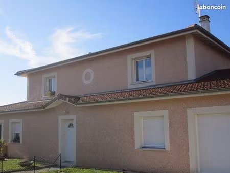 appartement t3 dans une maison à saint laurent de mure