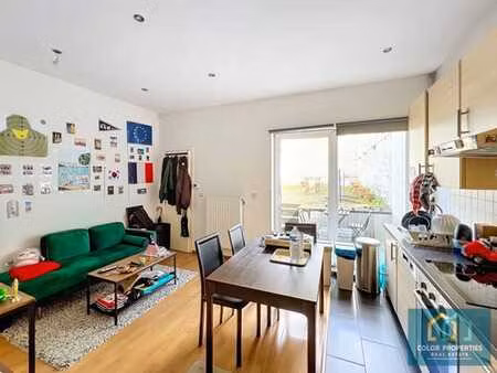 rez-de-chaussée arrière  1 chambre non meublé- terrasse.