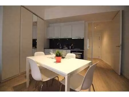 studio meublé de standing- botanique - libre 01/01/25