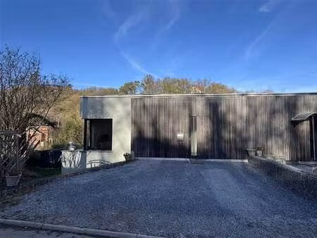 maison moderne peb a située dans une voie sans issue