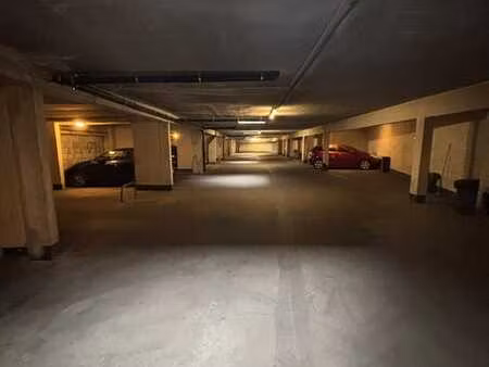 place de parking sécurisé à etterbeek