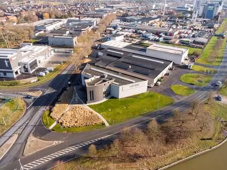 bâtiment de locaux professionnels à louer à izegem