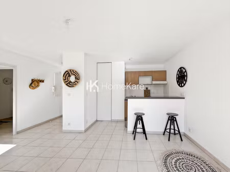 t2 avec terrasse et place de parking