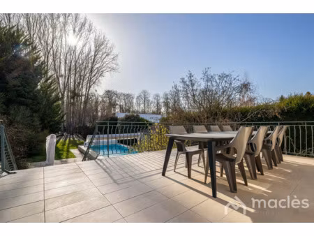 maison familiale de 4 chambres avec piscine et terrain paysa