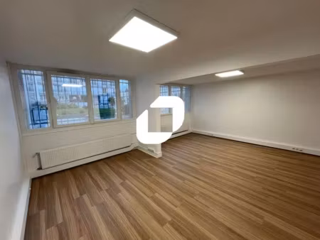 a louer  une surface de bureaux et stockage proche paris