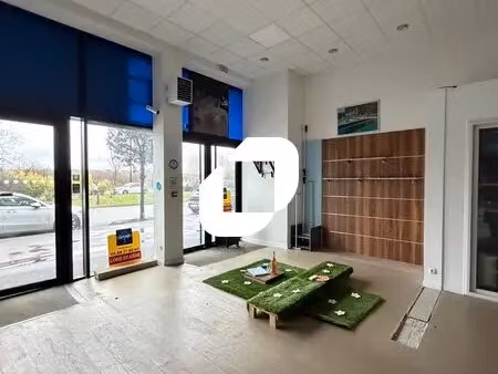 a louer  local commercial centre commercial chambourcy