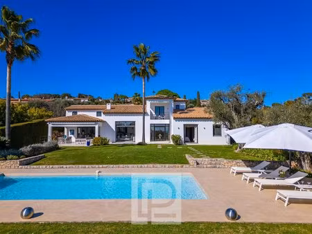 exclusivité – domaine fermé – superbe villa californienne avec vue mer et vieux village