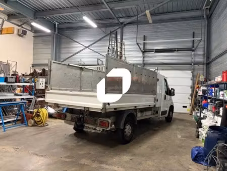 a louer  cellule activite environ 258 m² proche a13