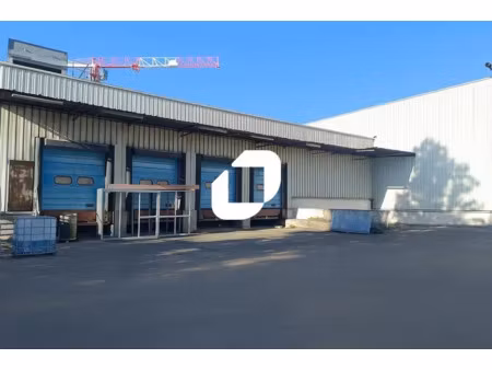 a louer  grande activité avec des quais