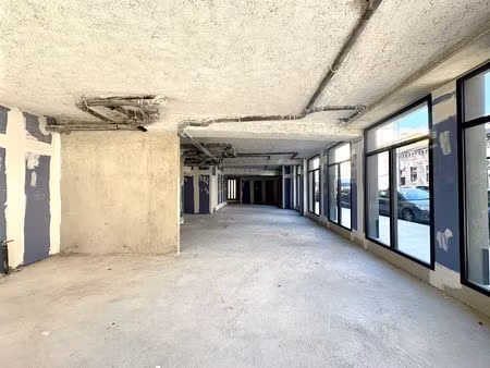 location commerce 201 m² à nice (06300)