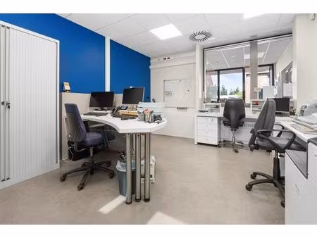 beselare - investeringspand met kantoorruimte en 2 verhuurde appartementen