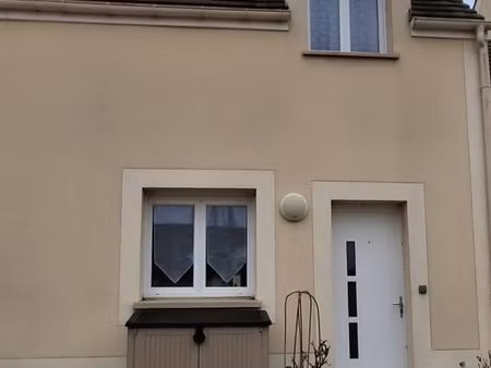 a 5 mn de la gare d'epernon